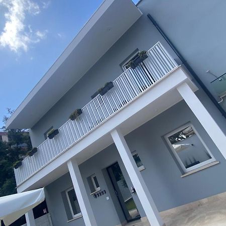 Grey House Guest House Luxury Latina Exterior foto