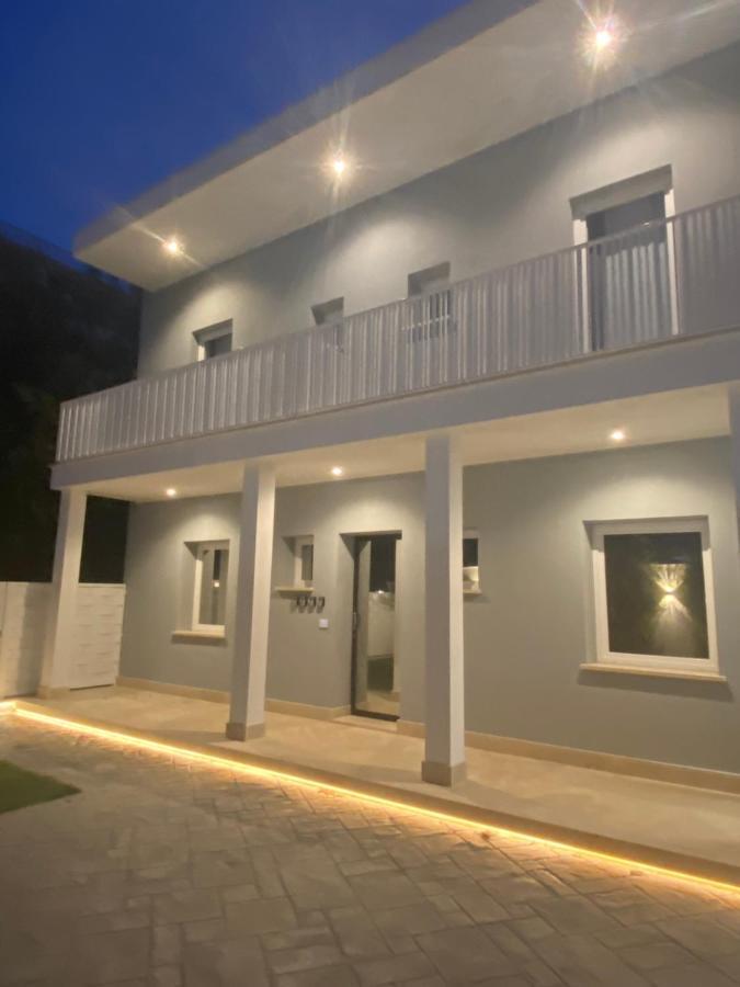 Grey House Guest House Luxury Latina Exterior foto