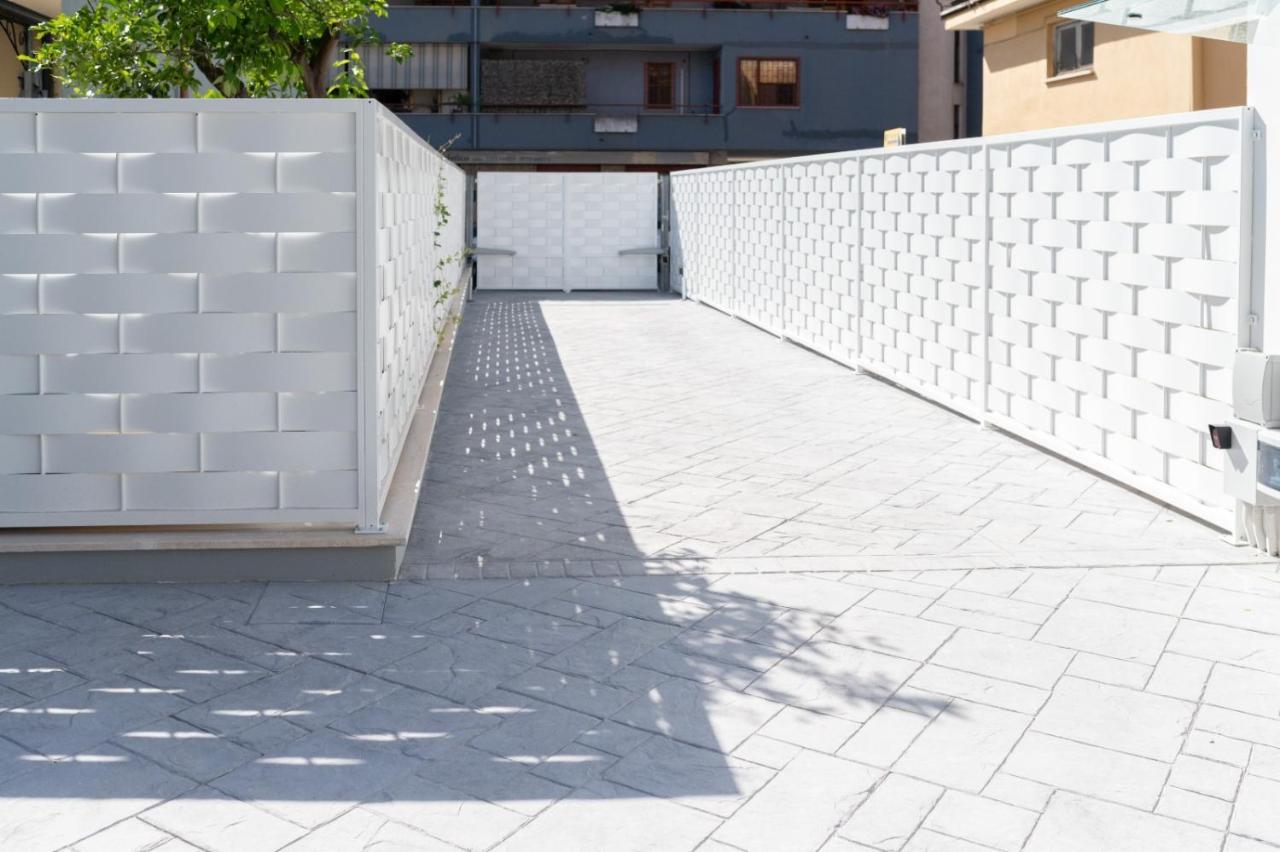 Grey House Guest House Luxury Latina Exterior foto