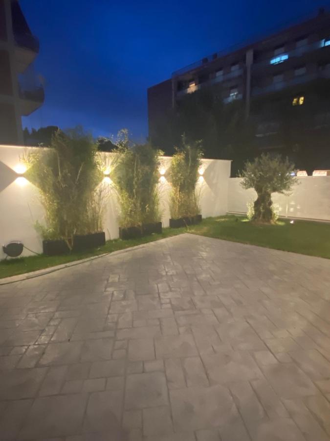 Grey House Guest House Luxury Latina Exterior foto